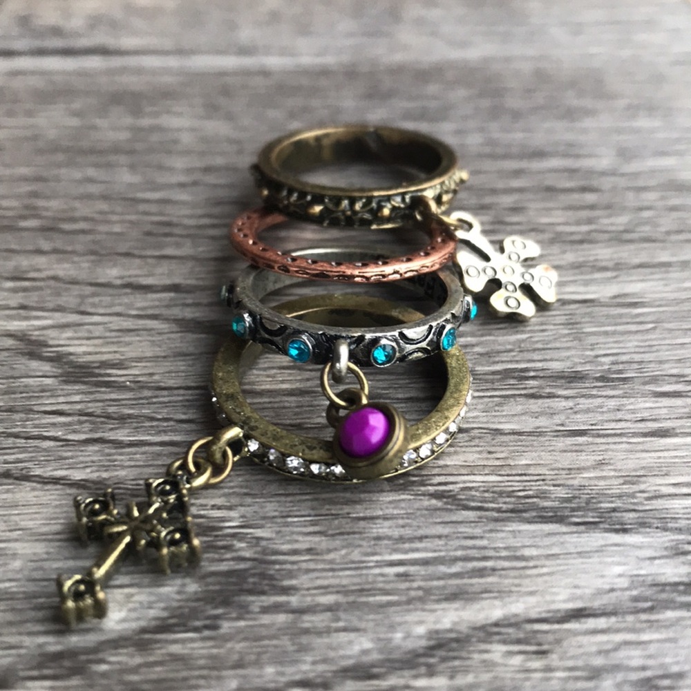 🌸FWP🌸 Set of 4 stacking rings